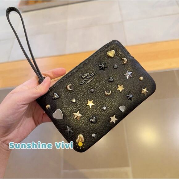Coach Handbags - NWT Coach Corner Zip Wristlet Rivets Gunmetal/Black Multi Pebble Leather CCJ75